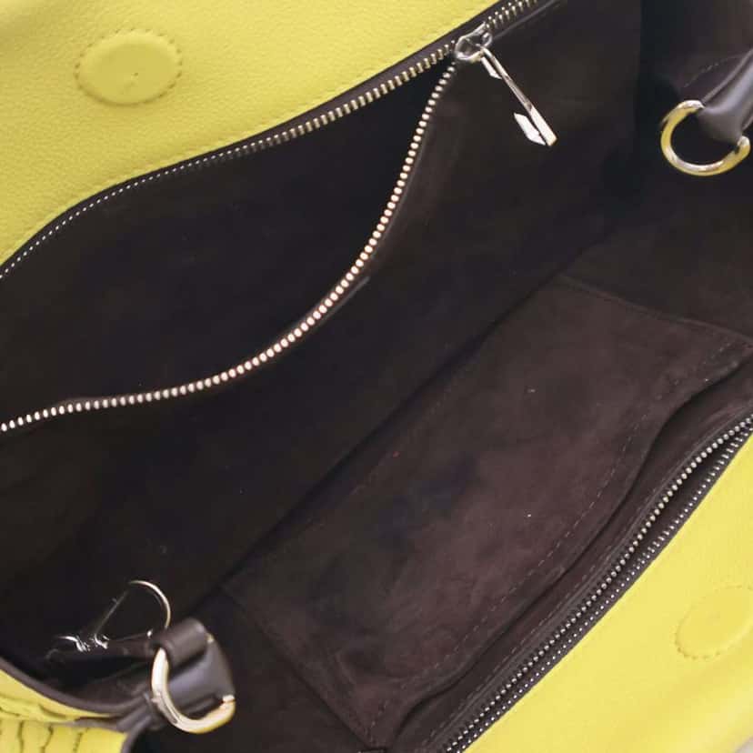 Louis Vuitton Veau Cachemire Tuffetage W Tote PM Yellow Leather Good condition - Model View