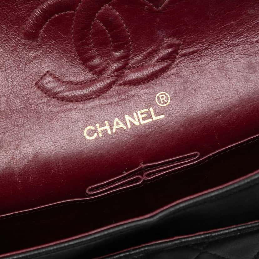 Chanel Medium Classic Lambskin Double Flap Black Leather Very good condition - Box View