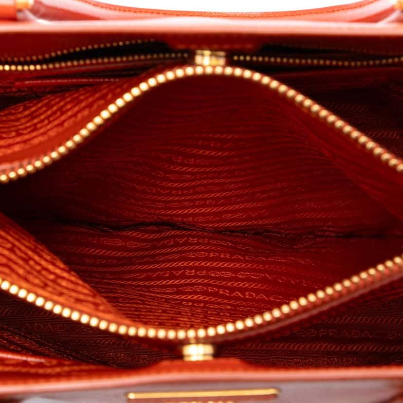 Prada Large Saffiano Vernice Galleria Satchel Orange Leather Good condition - Model View