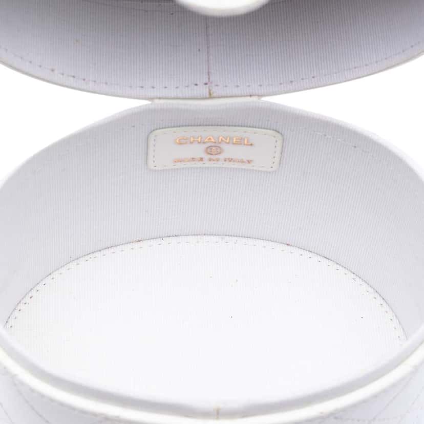 Chanel Small Quilted Lambskin CC Allure Vanity Case White Leather Good condition - Model View