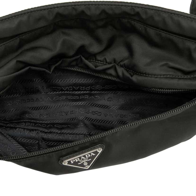 Prada Re Nylon Belt Bag Black Good condition - Model View