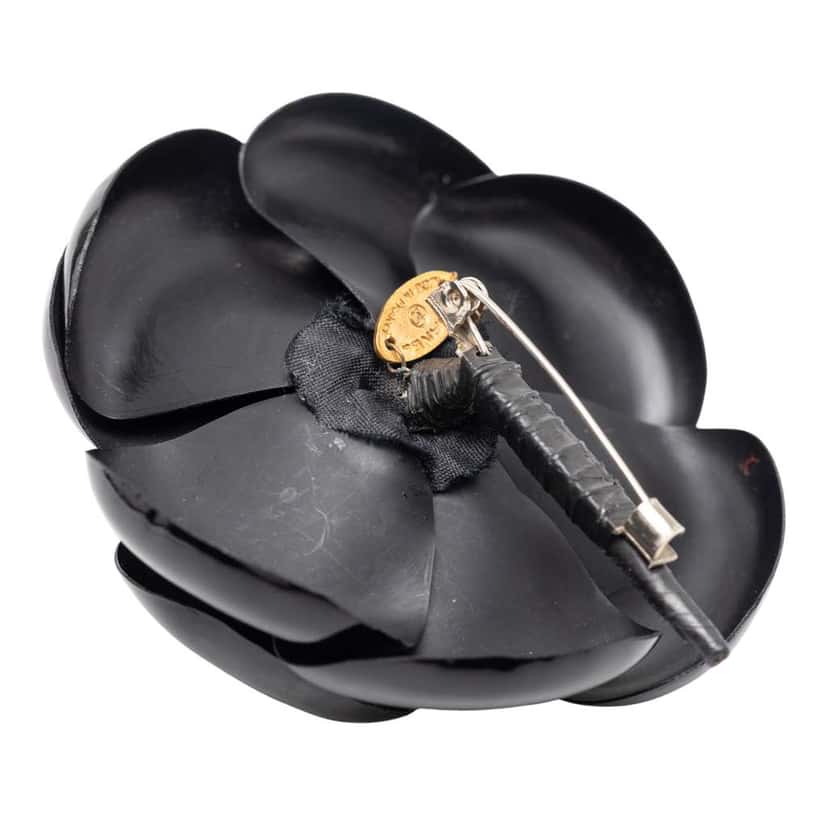 Chanel Enamel Camellia Brooch Black Good condition - Model View