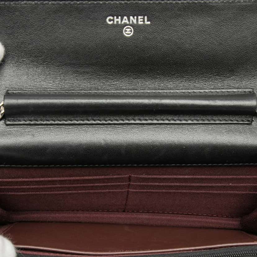 Chanel CC Quilted Lambskin Wallet On Chain Black Leather Good condition - Model View