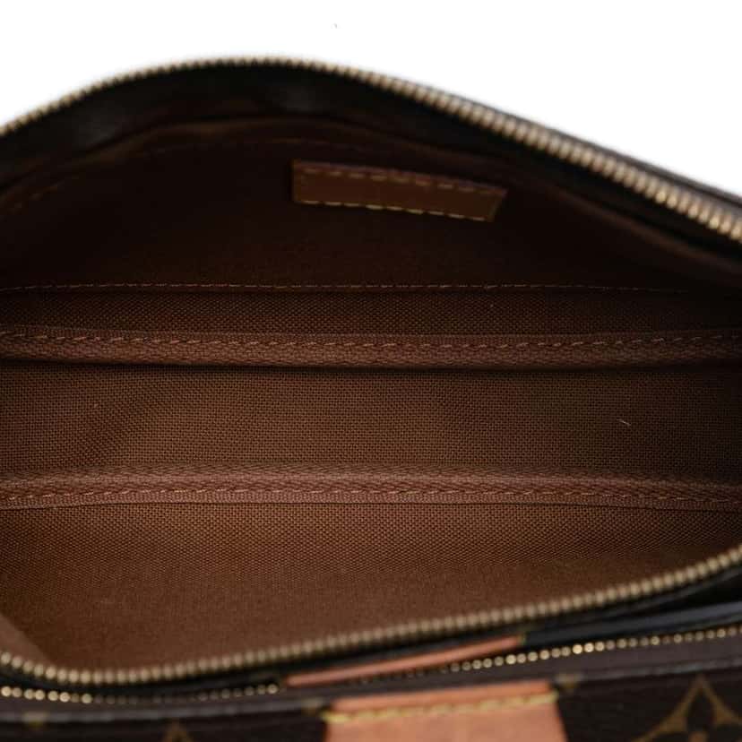 Louis Vuitton Monogram Multi Pochette Accessoires Brown Very good condition - Model View