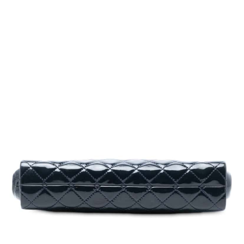 Chanel CC Quilted Patent Timeless Clutch Blue Leather Good condition - Inside View