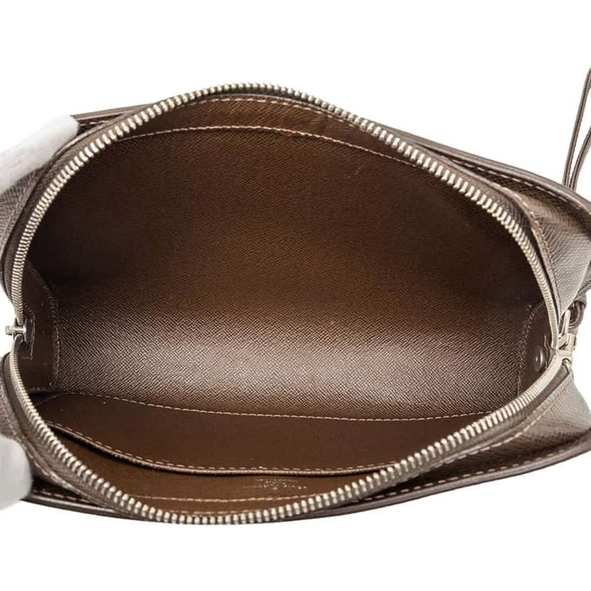 Louis Vuitton Taiga Pochette Baikal Brown Leather Good condition - Model View