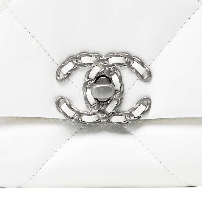 Chanel Medium Lambskin 19 Flap White Leather Good condition - Box View