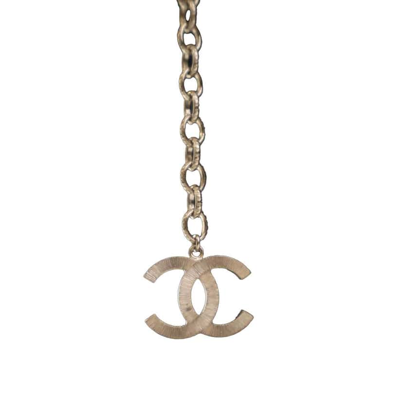Chanel Multi Strand Knotted Faux Pearl Necklace White Very good condition - Model View