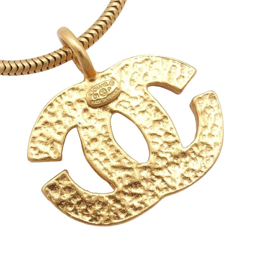 Chanel Gold Plated CC Pendant Necklace Gold Metal Good condition - Model View