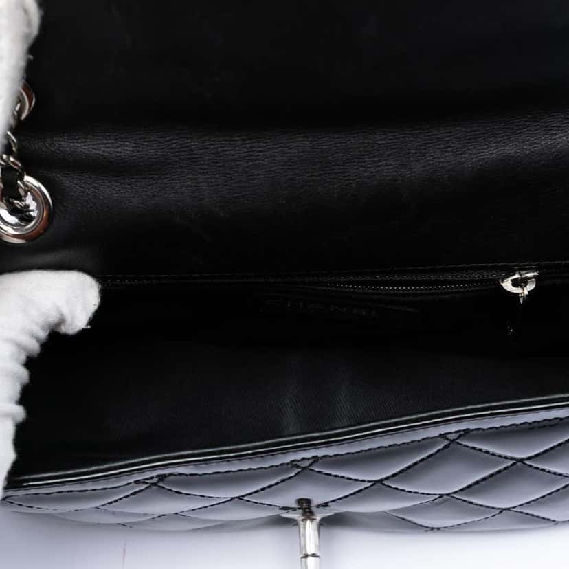 Chanel Small Quilted Patent Coco Shine Flap Black Leather Good condition - Model View
