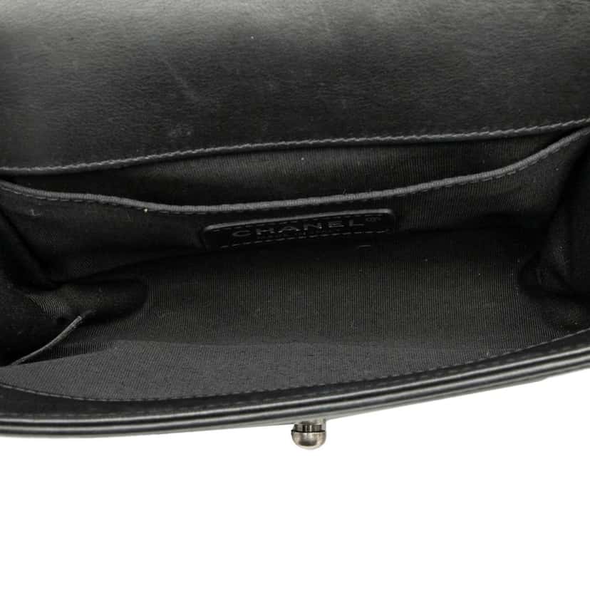 Chanel Small Quilted Lambskin Boy Flap Black Leather Good condition - Model View