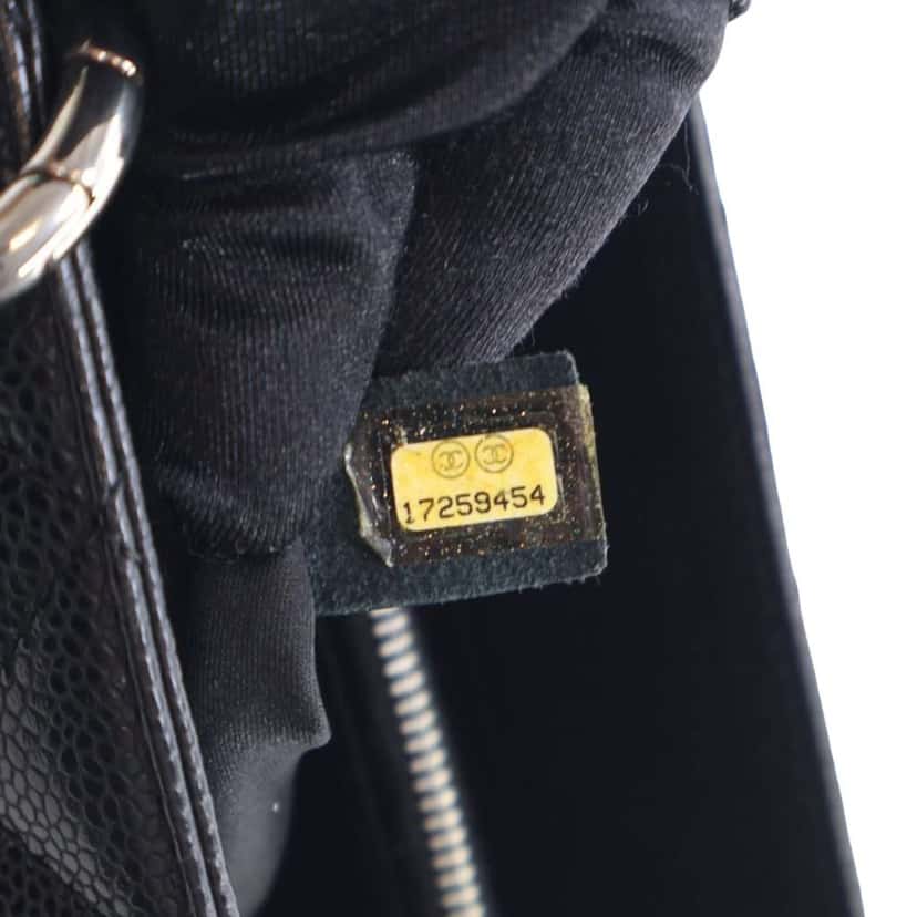 Chanel Caviar Grand Shopping Tote Black Leather Good condition - Model View