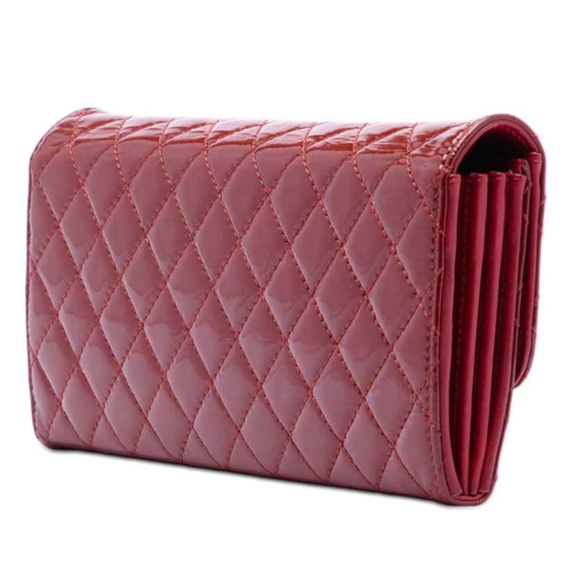 Chanel Quilted Patent Brilliant East West Flap Clutch with Chain Red Leather Good condition - Back View