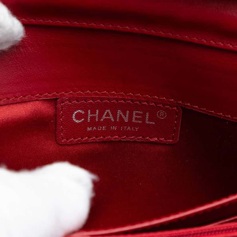 Chanel Quilted Patent Brilliant East West Flap Clutch with Chain Red Leather Good condition - Box View