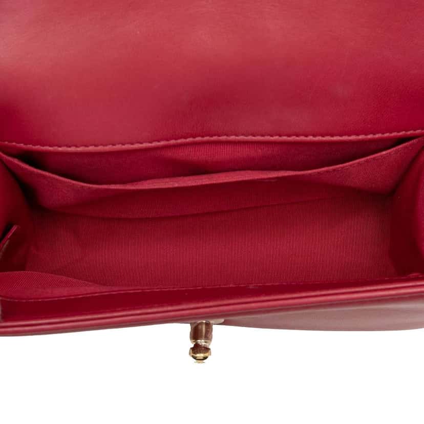 Chanel Small Chevron Calfskin Boy Flap Red Leather Very good condition - Model View