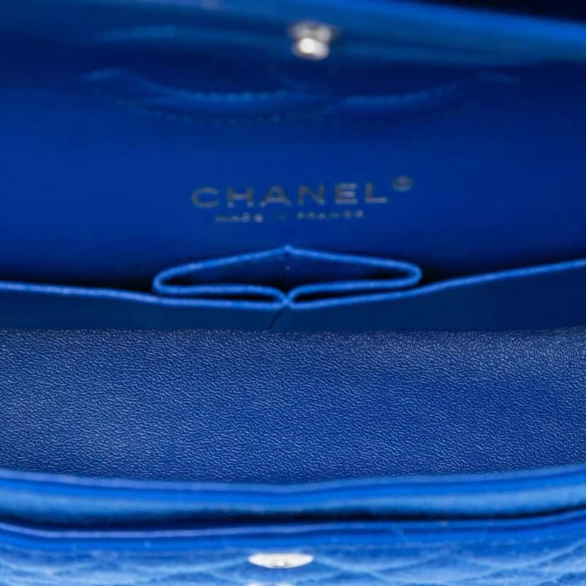 Chanel Medium Classic Jersey Double Flap Blue Cotton Very good condition - Model View