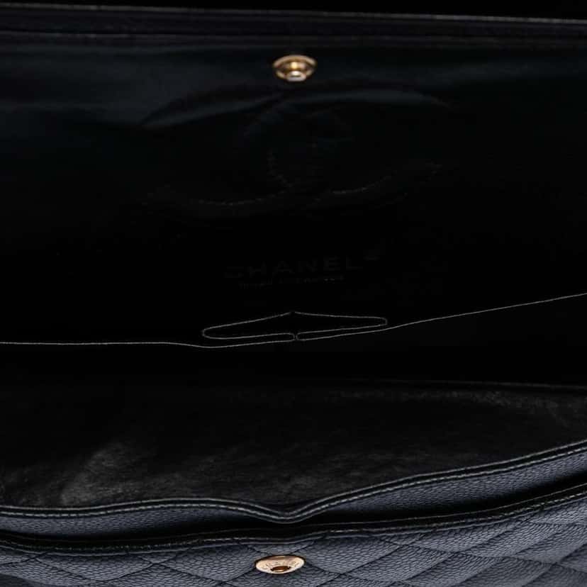 Chanel Medium Classic Caviar Double Flap Black Leather Good condition - Model View