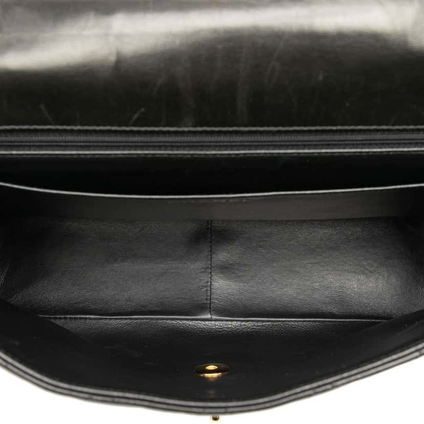 Chanel Jumbo Classic Lambskin Single Flap Black Leather Good condition - Model View