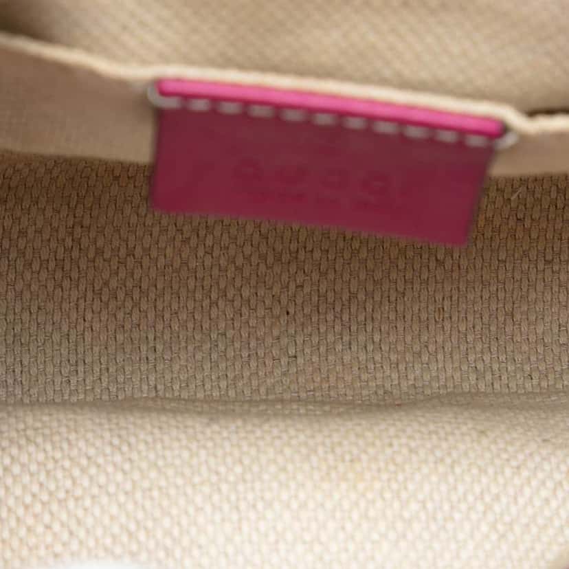Gucci Small Patent Soho Chain Flap Crossbody Pink Leather Very good condition - Model View
