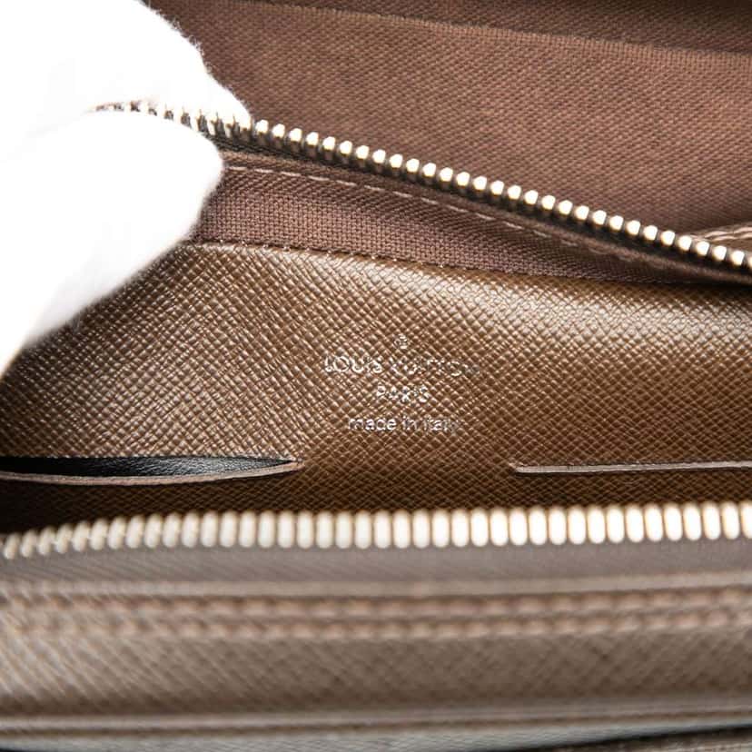 Louis Vuitton Taiga Neo Pavel Clutch Brown Leather Good condition - Box View