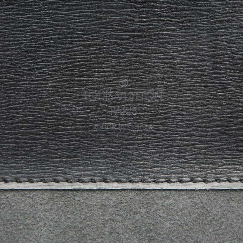 Louis Vuitton Epi Cluny Black Leather Good condition - Box View