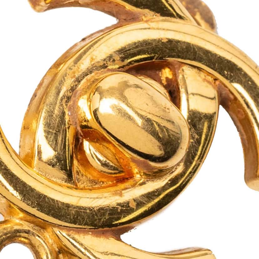 Chanel CC Gold Plated Faux Pearl Turn Lock Drop Clip On Earrings Gold Metal Good condition - Model View