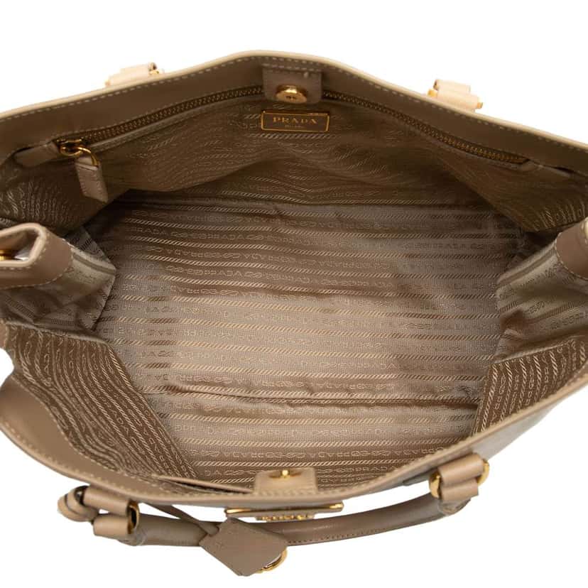 Prada Large Saffiano Lux Galleria Tote Brown Leather Very good condition - Model View