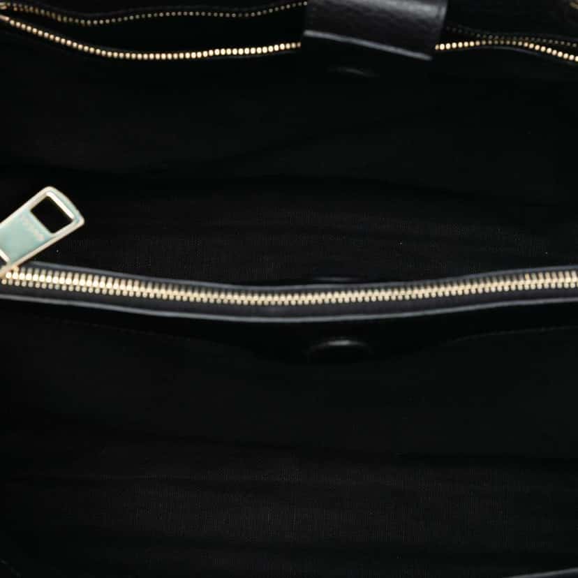 Gucci Large Calfskin Bamboo Shopper Satchel Black Leather Good condition - Model View