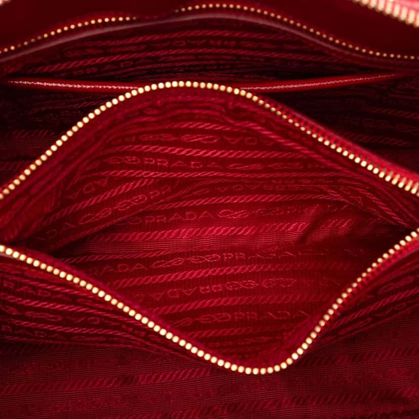 Prada Medium Saffiano Vernice Promenade Satchel Red Leather Very good condition - Model View