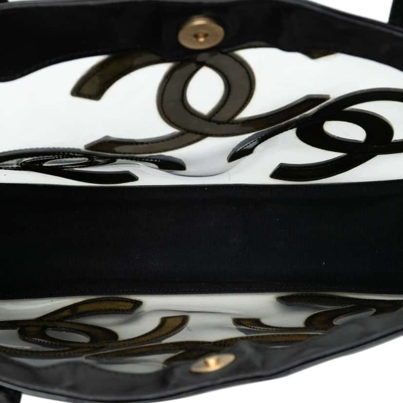 Chanel Triple CC Vinyl and Patent Tote Black Good condition - Model View