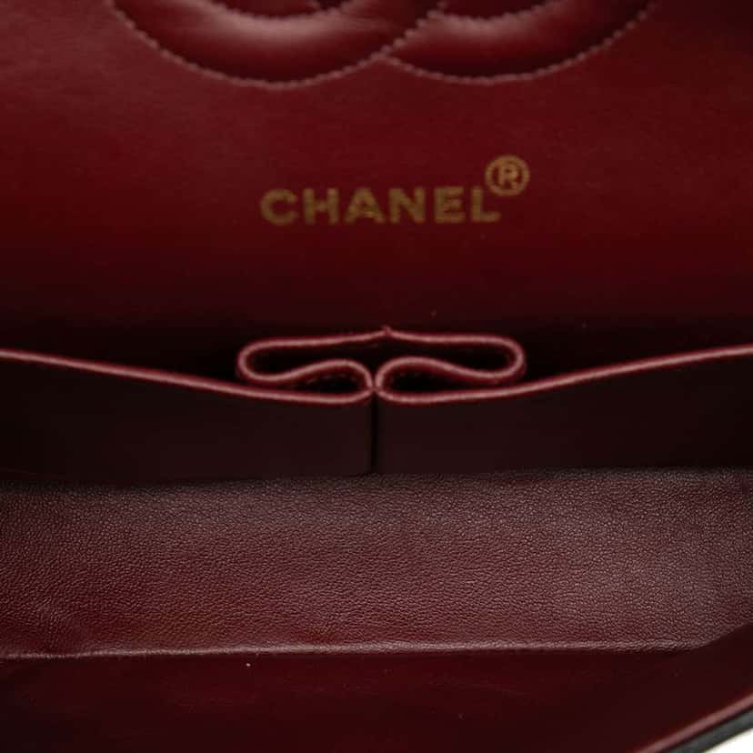 Chanel Medium Classic Lambskin Double Flap Black Leather Good condition - Model View