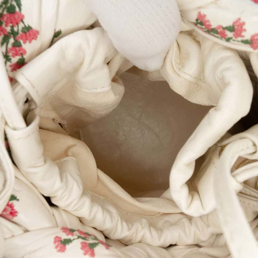 Bottega Veneta Small Floral Printed Leather Intrecciato Kalimero Bucket Bag White Leather Very good condition - Model View
