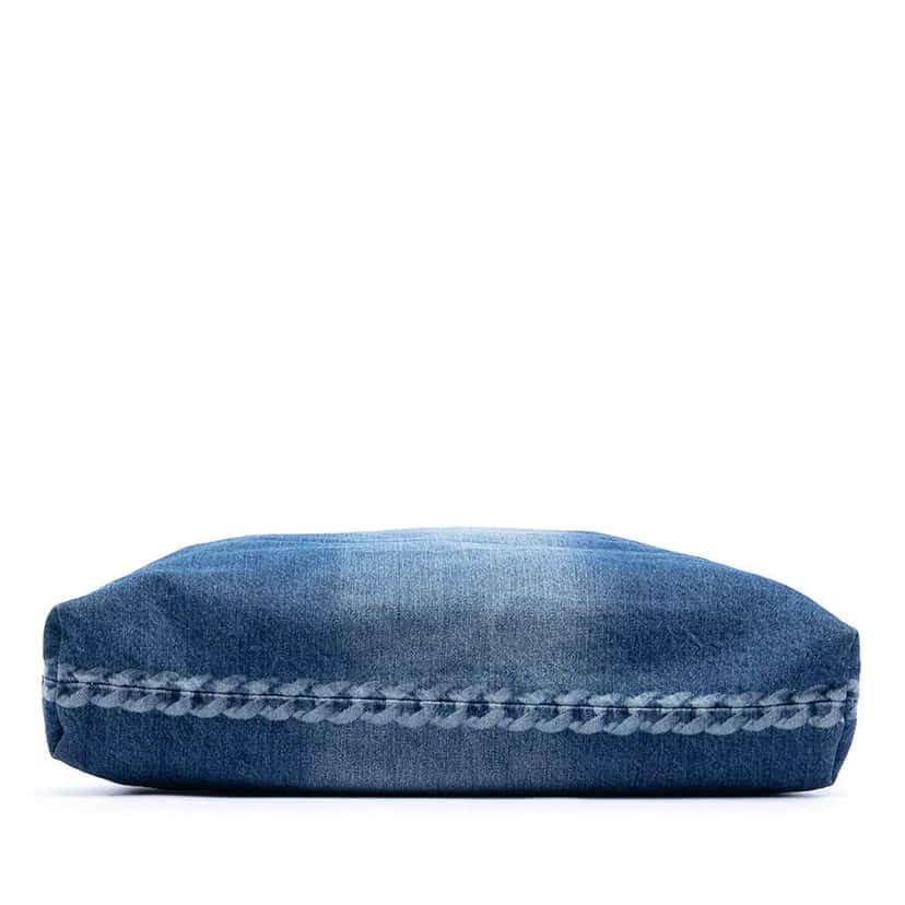 Chanel Printed Denim Shopping Tote Blue Denim Very good condition - Inside View