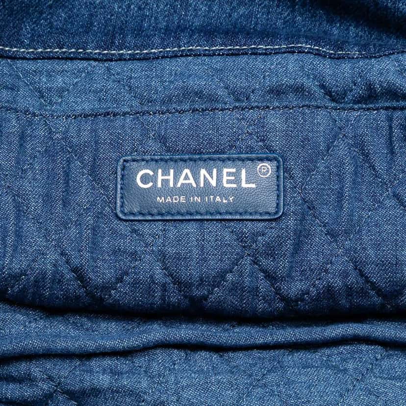 Chanel Printed Denim Shopping Tote Blue Denim Very good condition - Box View