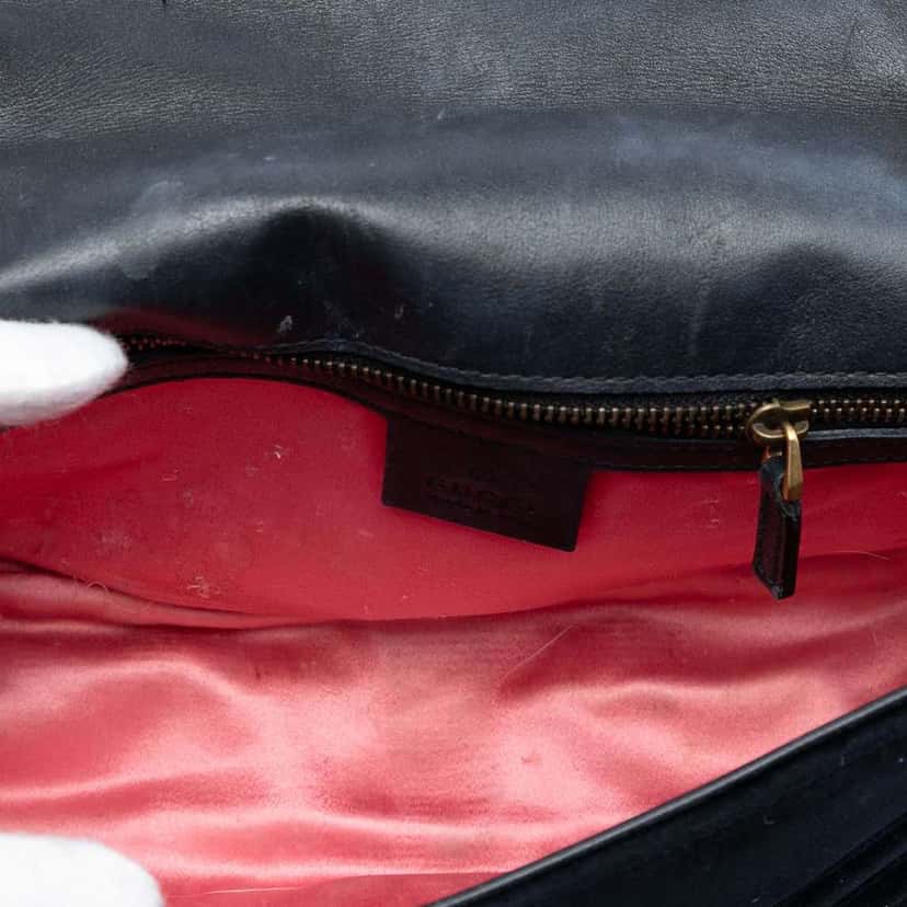 Gucci Medium GG Marmont Matelasse Velvet Shoulder Bag Black Velvet Good condition - Model View