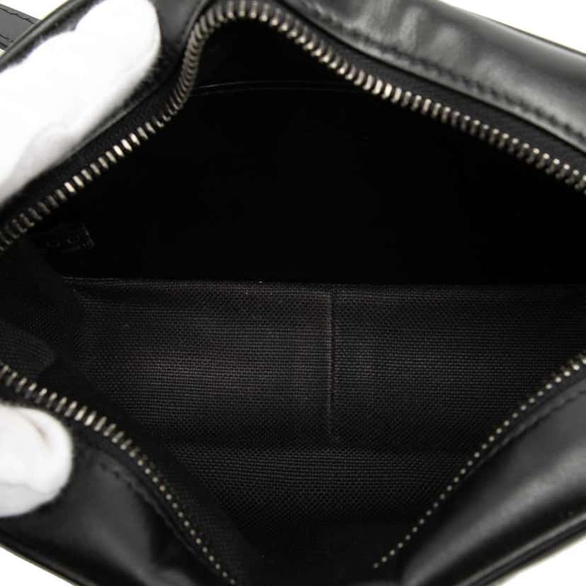 Gucci Mini GG Marmont Matelasse Leather Monochrome Crossbody Black Leather Very good condition - Model View