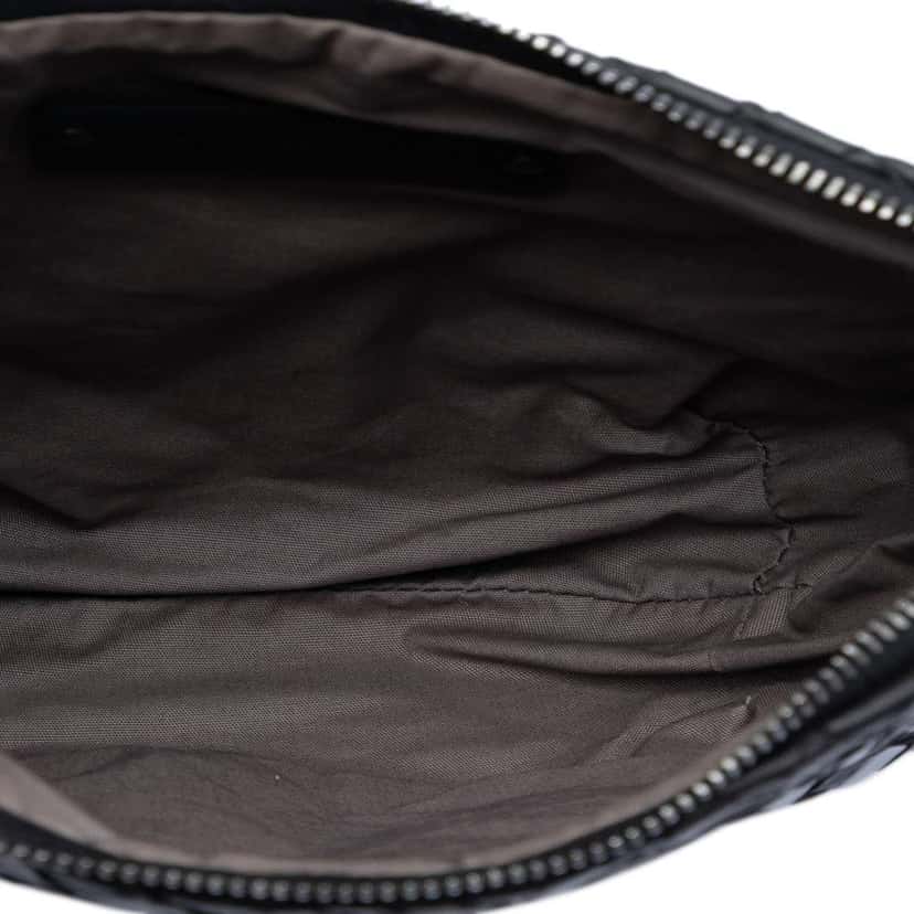 Bottega Veneta Nappa and Patent Intrecciato Crossbody Black Leather Good condition - Model View