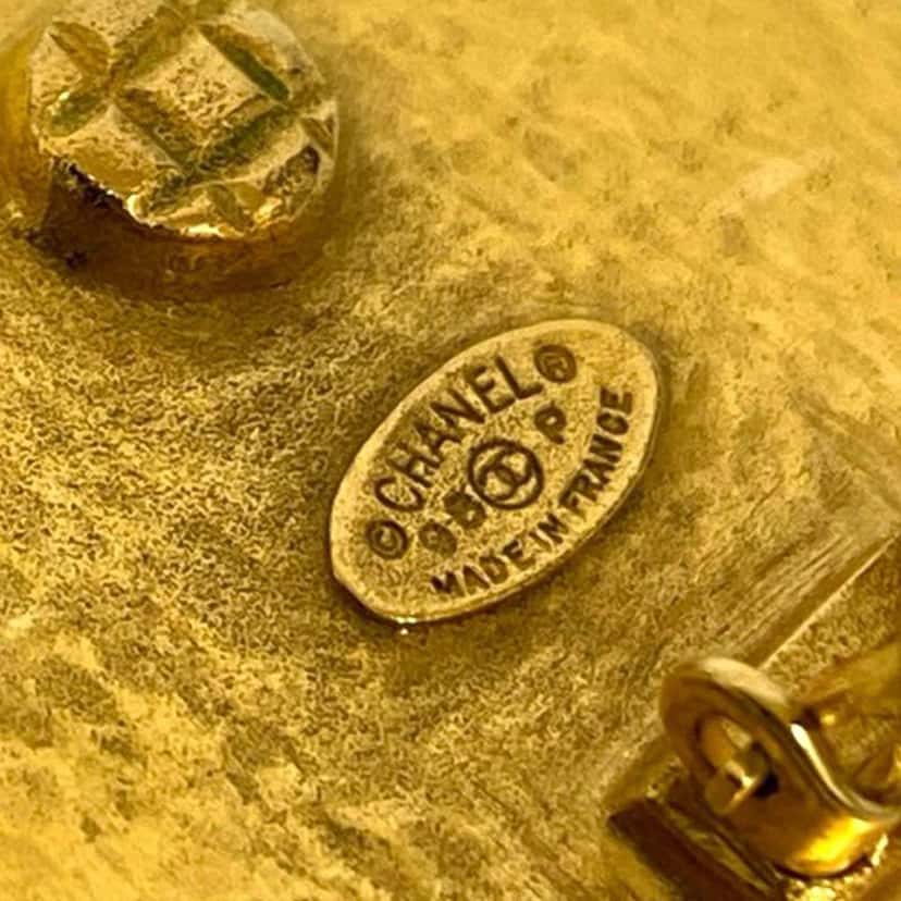 Chanel CC Gold Plated Stone Clip On Earrings Green Good condition - Box View