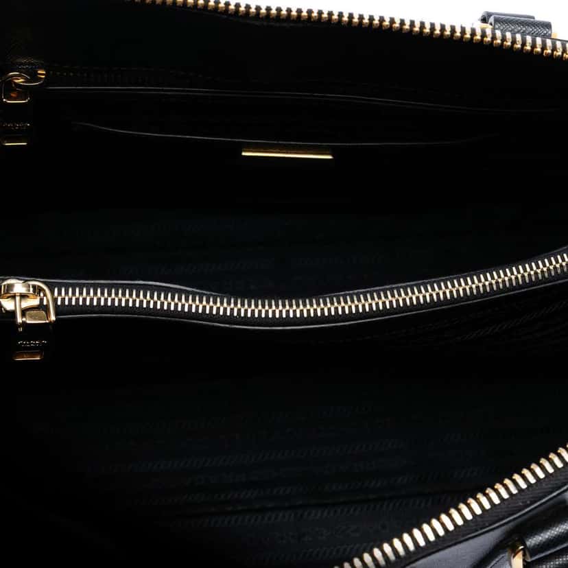 Prada Large Saffiano Lux Promenade Satchel Black Leather Good condition - Model View
