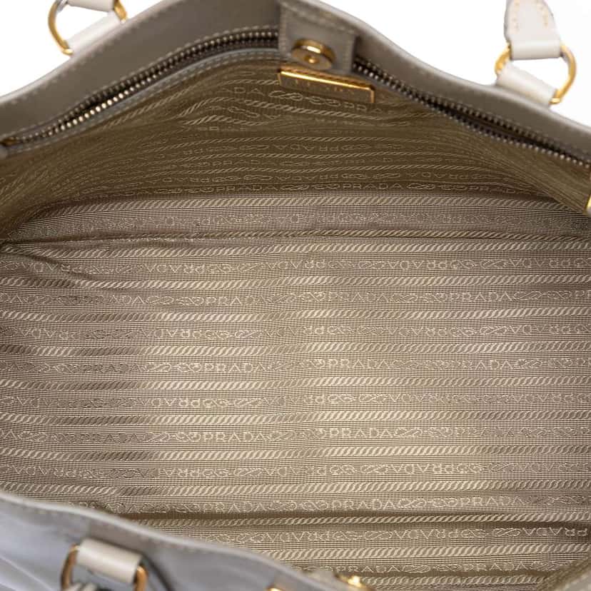 Prada Large Saffiano Lux Galleria Satchel Grey Leather Good condition - Model View