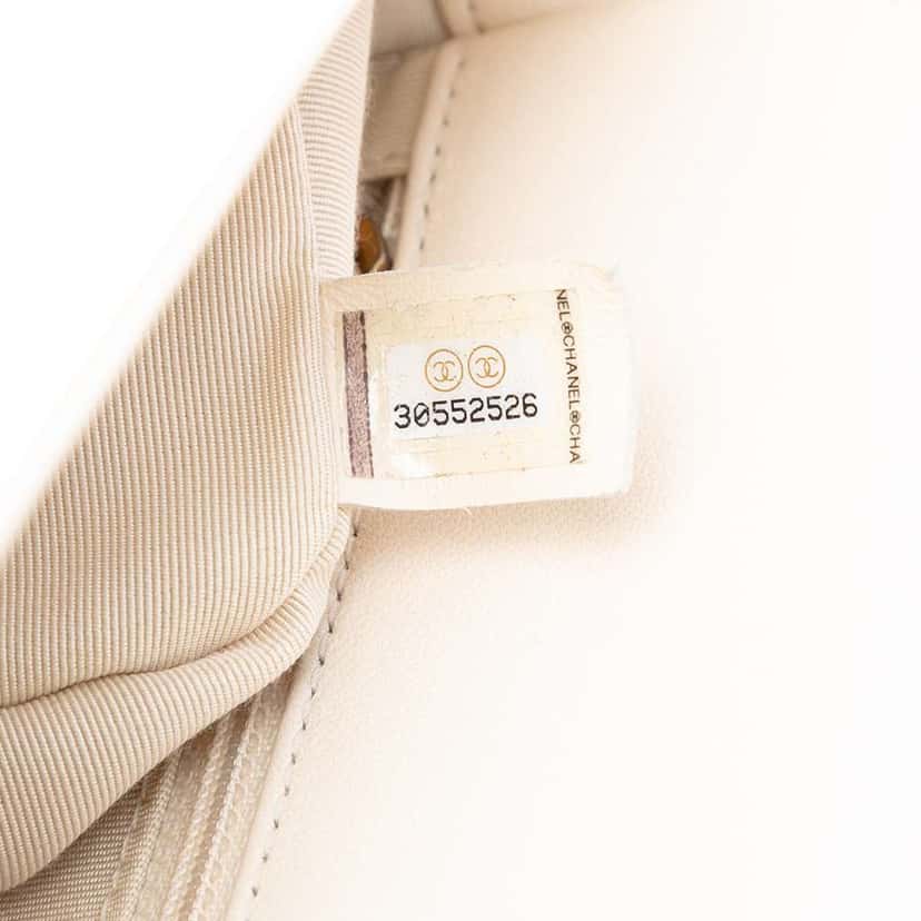 Chanel Small Quilted Lambskin CC Coin Flap White Leather Good condition - Box View