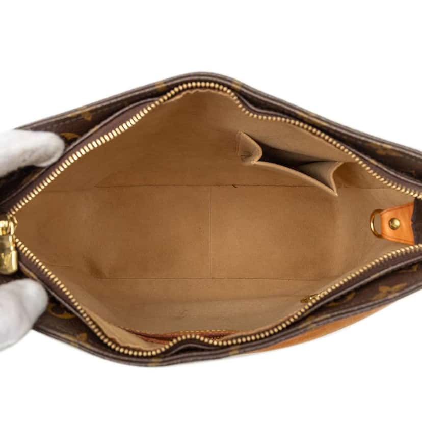 Louis Vuitton Monogram Looping GM Brown Good condition - Model View