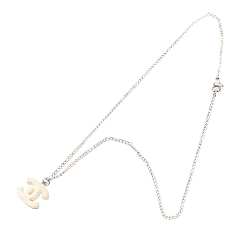 Chanel Silver Plated Textured CC Pendant Necklace Silver Metal Very good condition - Front View