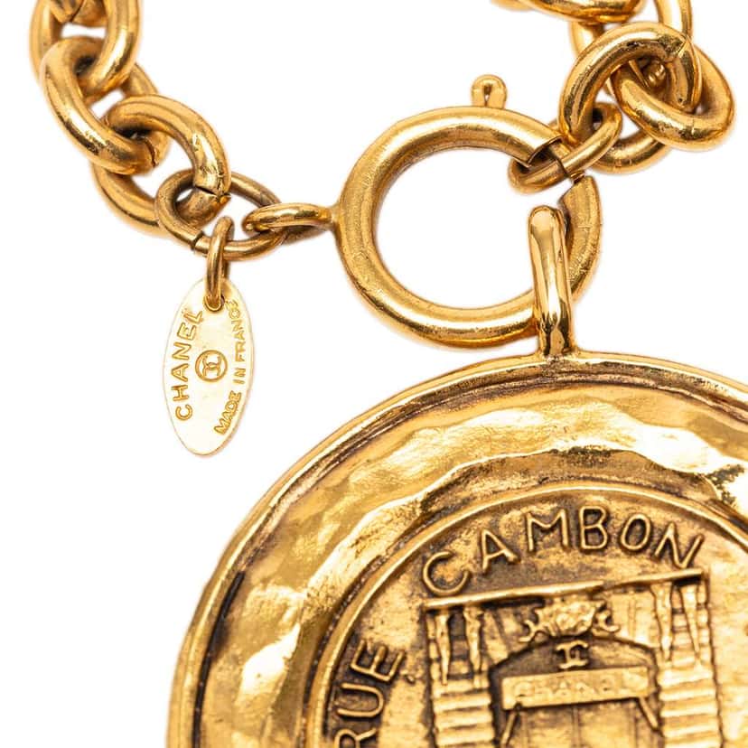 Chanel Gold Plated 31 Rue Cambon Coin Pendant  Necklace Gold Metal Good condition - Model View