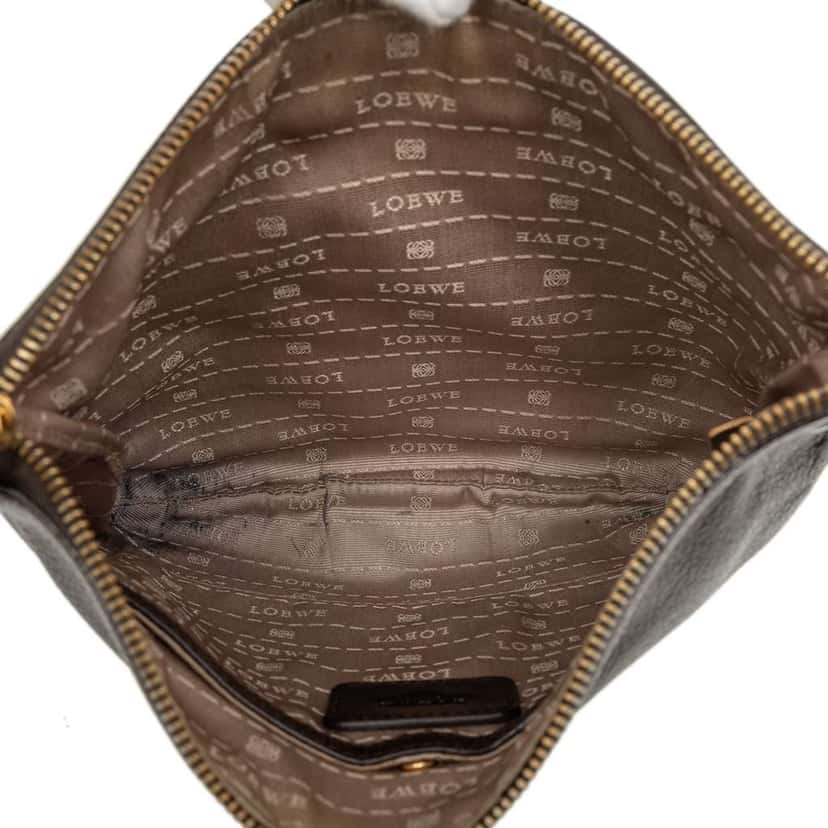 Loewe Leather Heritage Crossbody Brown Leather Good condition - Model View