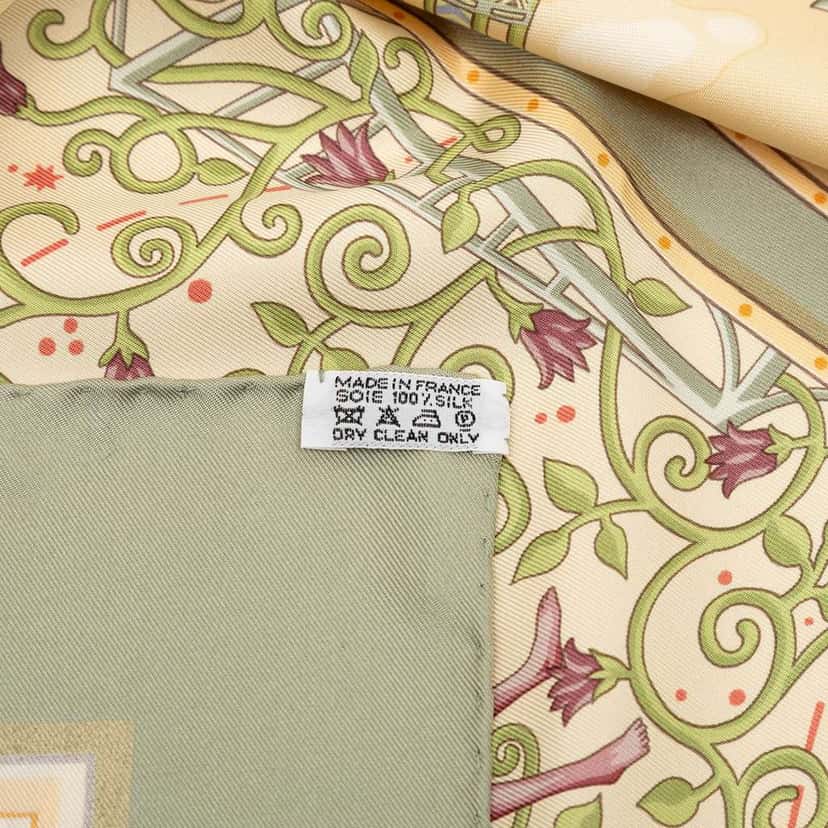 Hermès The World of Hermes Silk Scarf 90 Green Silk Good condition - Back View