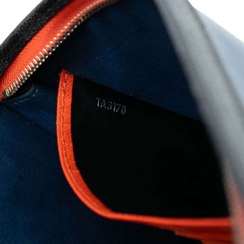 Louis Vuitton Epi Pochette Voyage MM Blue Leather Good condition - Box View