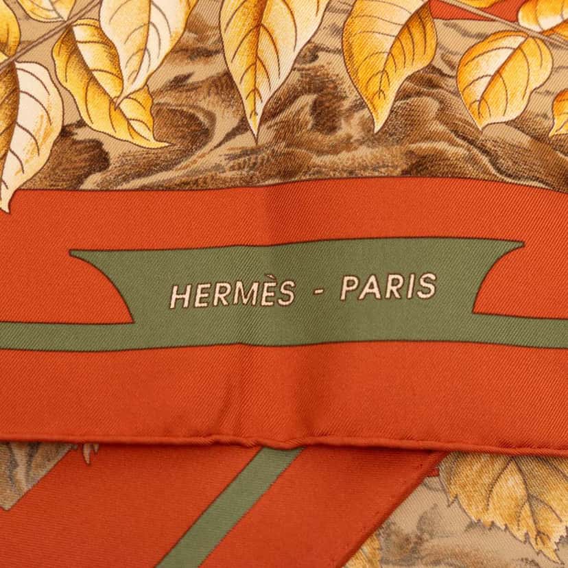 Hermès Casse Noisette Silk Scarf 90 Orange Silk Very good condition - Box View