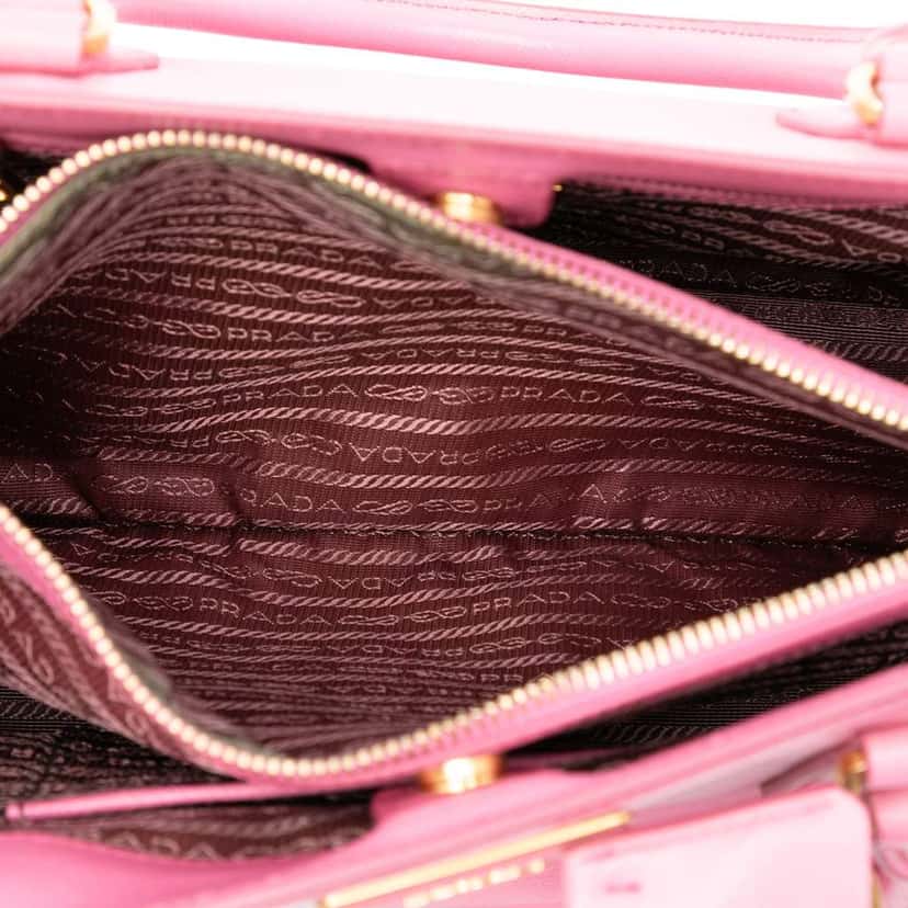 Prada Medium Saffiano Lux Galleria Satchel Pink Leather Good condition - Model View