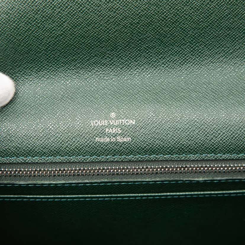 Louis Vuitton Taiga Selenga Green Leather Good condition - Box View